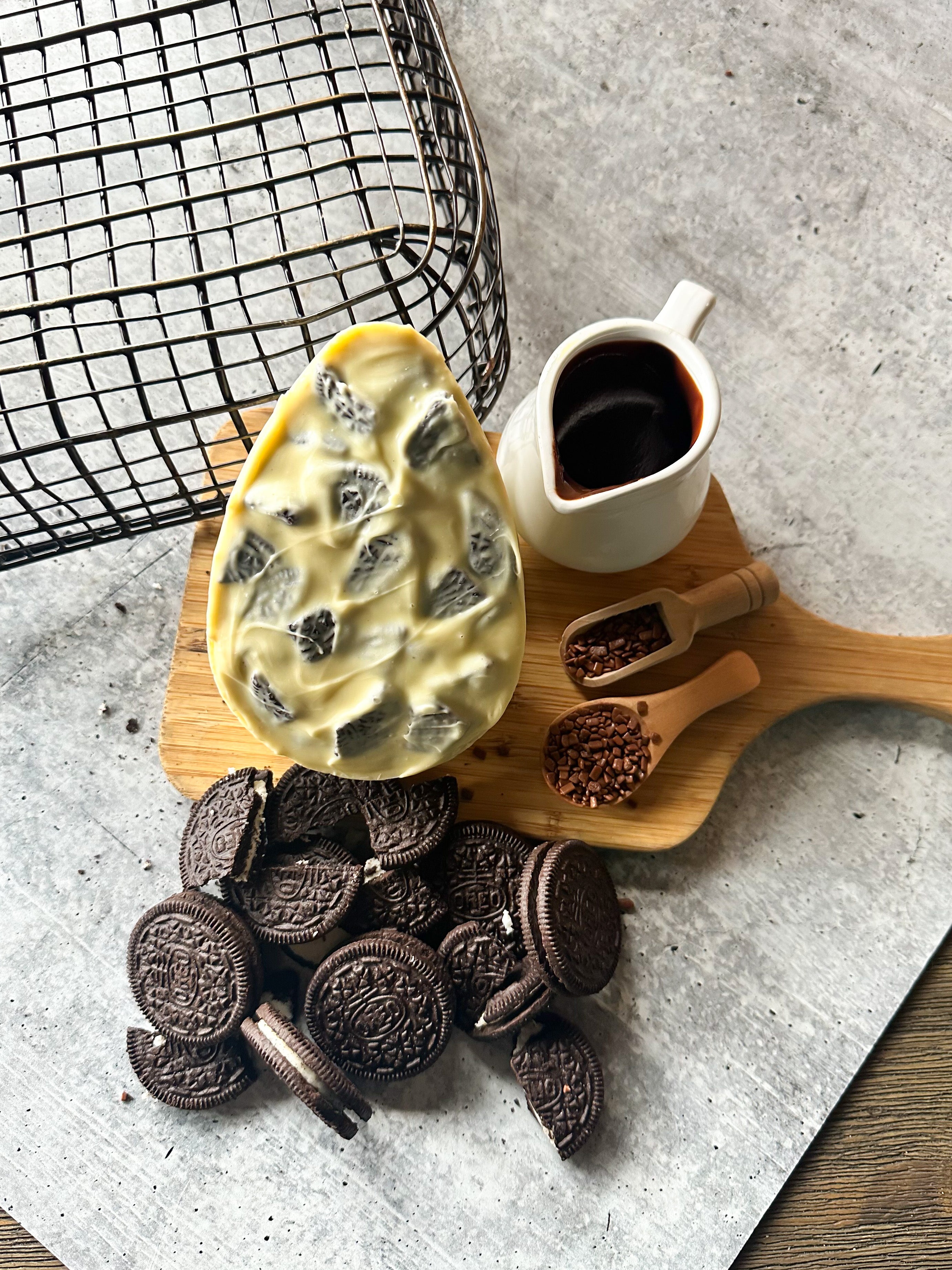 Easter Egg - Crunchy Oreo (330g - White Chocolate Shell & Oreo Brigadeiro Filling)