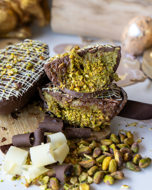 HALF EGG 330G PISTACHIO